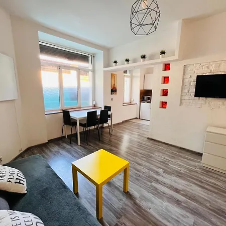 Delux8 Centrum Apartment *